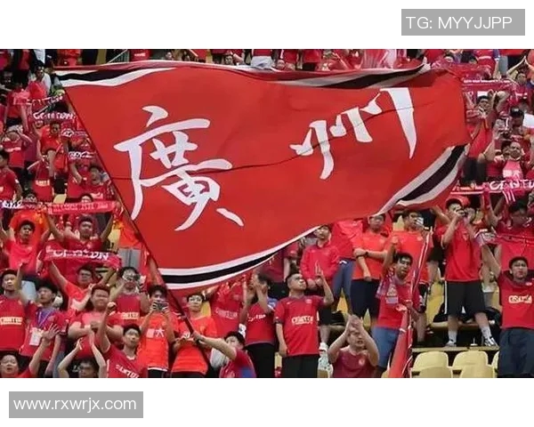 广州足球队团队协作引发热议球迷对战术配合和队员默契提出质疑