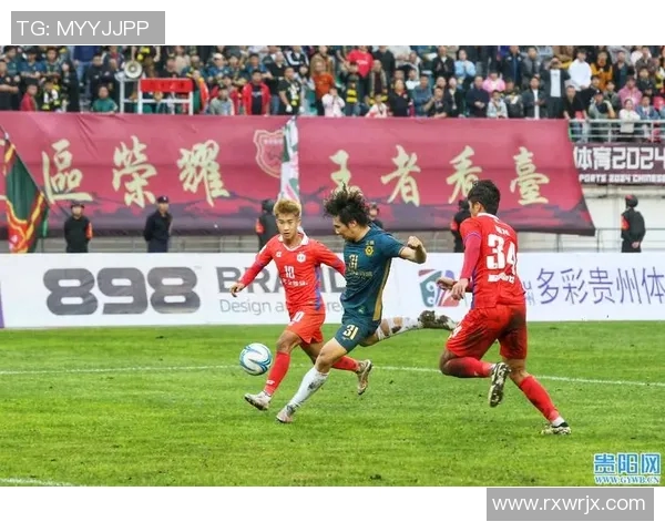 足球明星职业照片全景展示让你领略球场风采与魅力